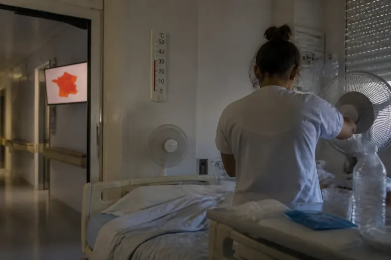Canicules: hôpitaux sous tension, premiers bilans et nouvelle alerte de chaleur