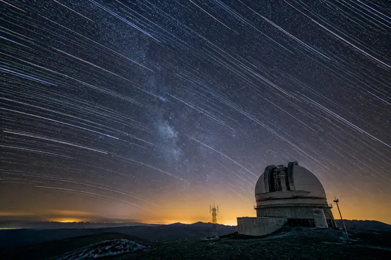 Méga-constellations : l’ESO alerte sur un seuil critique pour préserver le ciel nocturne