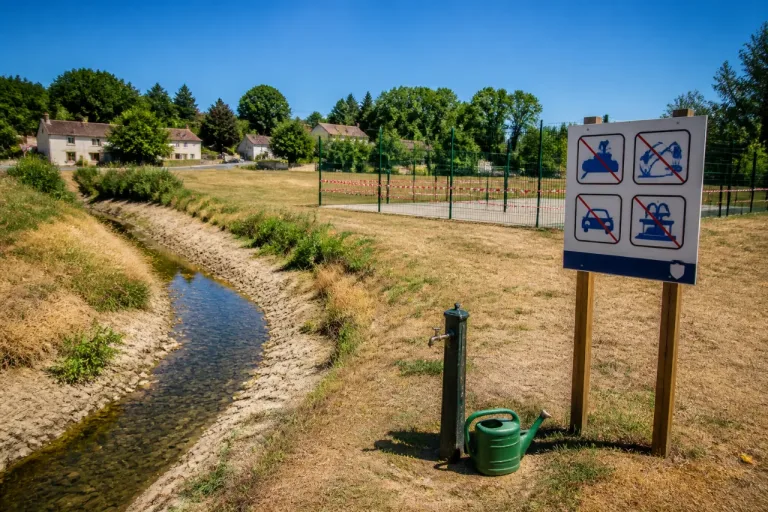 Sécheresse : 105 communes des Yvelines placées en alerte, quelles mesures et quelles conséquences ?