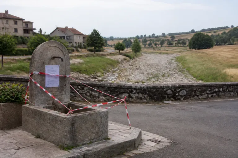 Sécheresse dans le Puy-de-Dôme: tout le département en alerte, des bassins en crise