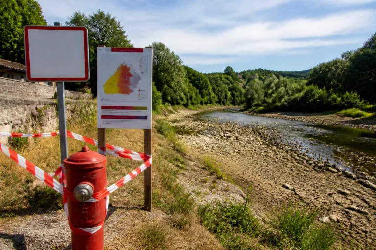 Sécheresse en Corrèze : quatre zones en crise, restrictions d’eau renforcées