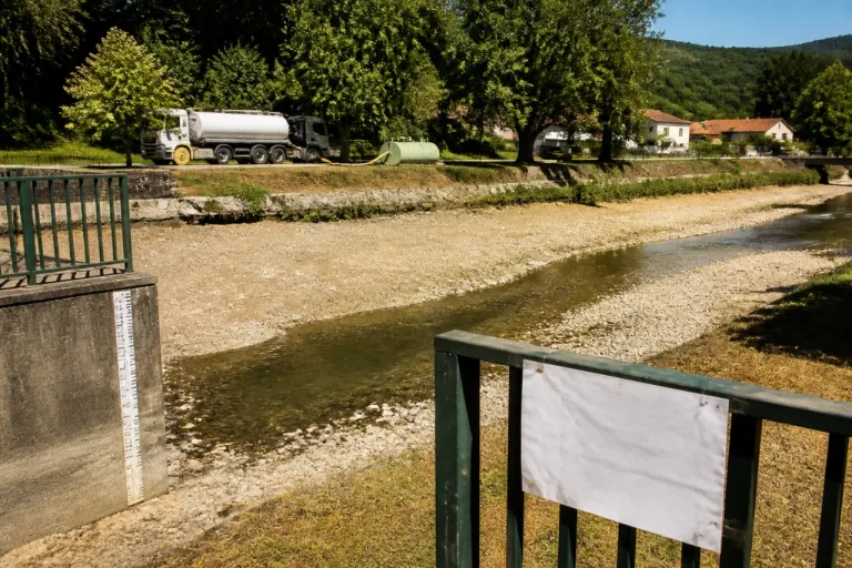 Sécheresse : tout le Doubs bascule en alerte renforcée, restrictions élargies