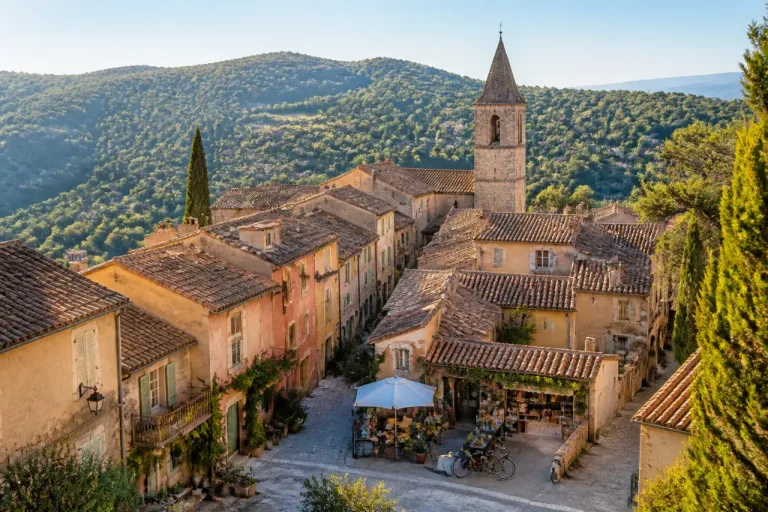 Sept villages du Var entrent dans la sélection des « Plus Beaux Villages » : découvrir l’arrière‑pays