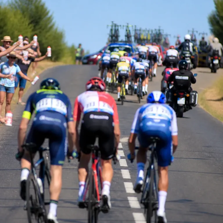 Tour de France : échappée, contrôle des équipes et rythme élevé avant la 8e étape