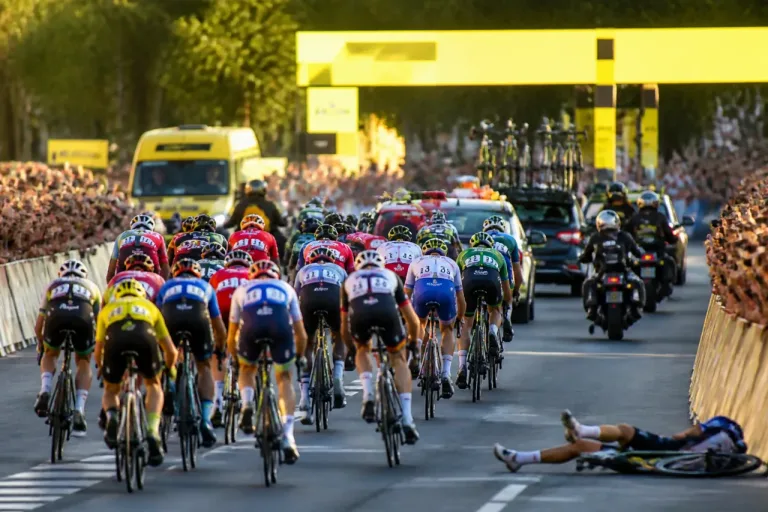 Olav Kooij remporte le premier sprint du Tour de France 2026 et offre un succès à Decathlon CMA CGM