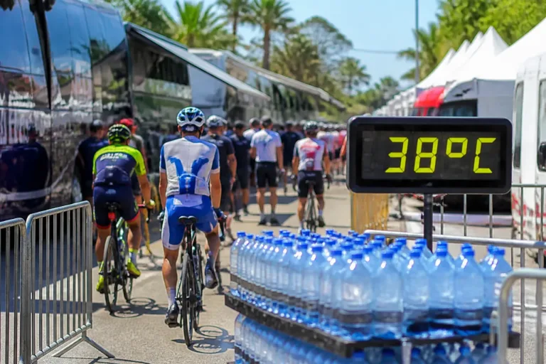 Le Tour de France face à la canicule : décaler les départs, une solution complexe