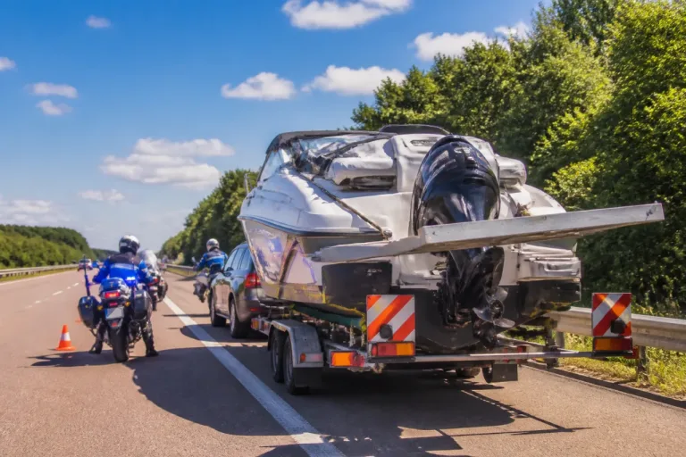 Sur l’A26 dans la Marne, un automobiliste intercepté avec un bateau de plus de six mètres