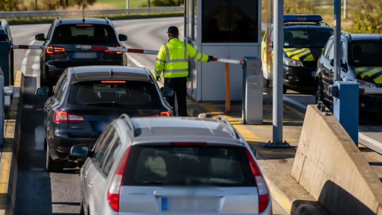 Sur l’A36, une famille britannique arrêtée pour fraude aux péages et condamnée à 3 000 €