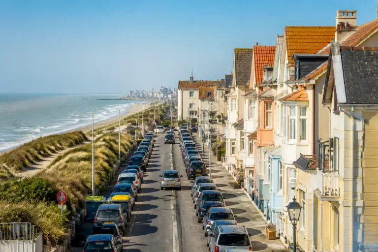 Surtourisme dans le Nord : Bray-Dunes en tête des communes les plus sous tension