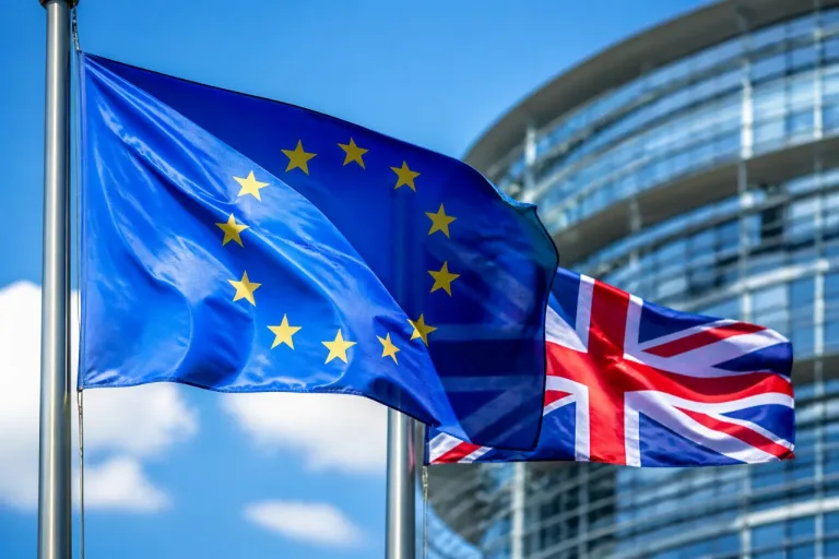 Amende Android confirmée: l’UE et le Royaume-Uni durcissent le ton face à Google