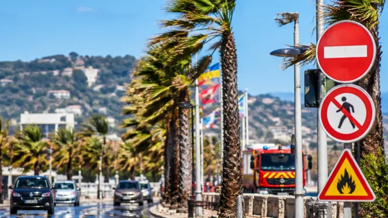 Toulon : grand soleil, chaleur et Mistral violent — vigilance feu maximale