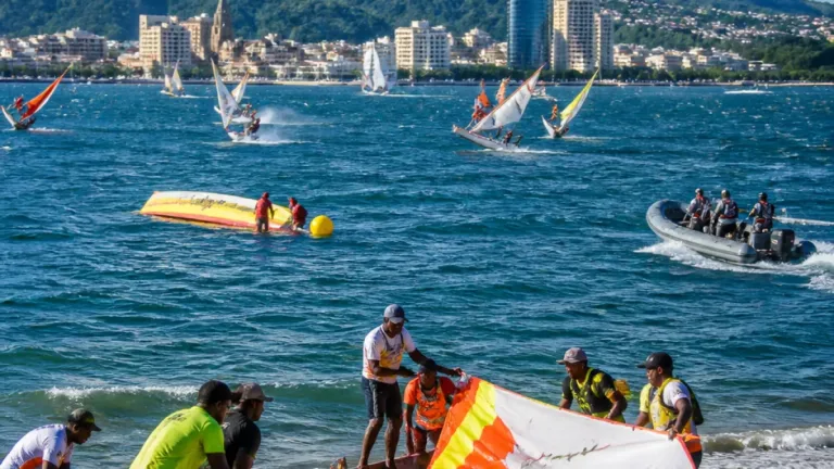 Tour des Yoles 2026 — UFR/Chanflor domine la 5e étape disputée en baie de Fort‑de‑France