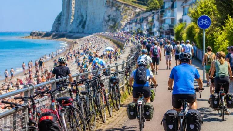 Tourisme en Seine‑Maritime : trois millions de nuitées en juillet, le vélo en plein essor