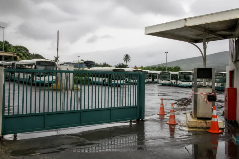Transports publics: fin de grève, mais le réseau fragilisé par une crise financière