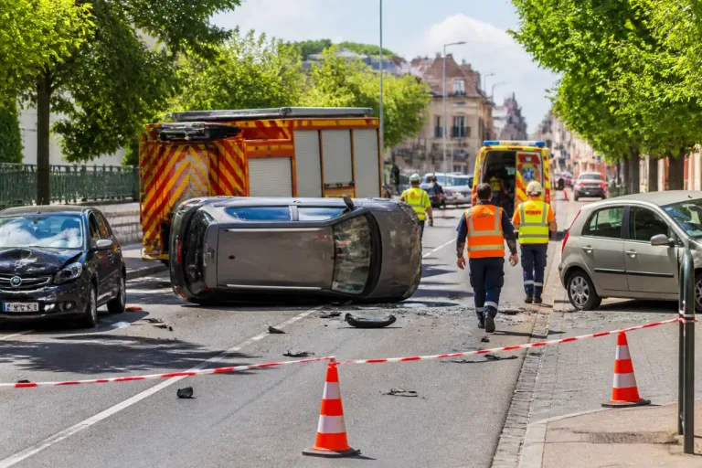 Troyes : voiture renversée rue Gaston‑Rogelin, un conducteur légèrement blessé