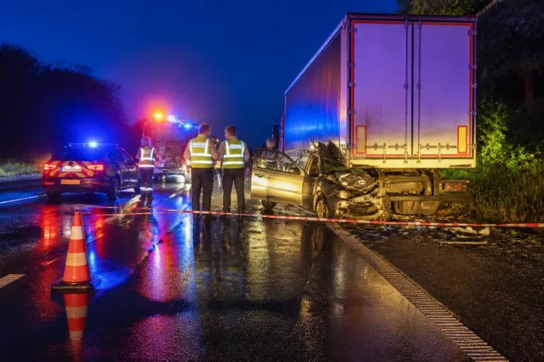 Un automobiliste de 24 ans décède après une collision avec un poids lourd sur la RN44
