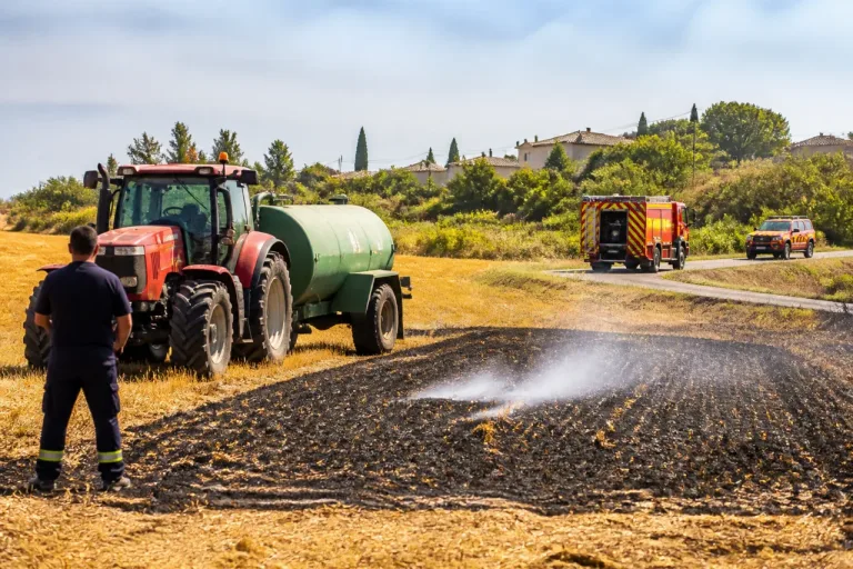 Un feu de culture maîtrisé à Moissac : un agriculteur stoppe les flammes avant les renforts