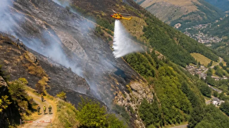 Un feu près du Pic du Midi ravage une centaine d’hectares et reste partiellement actif