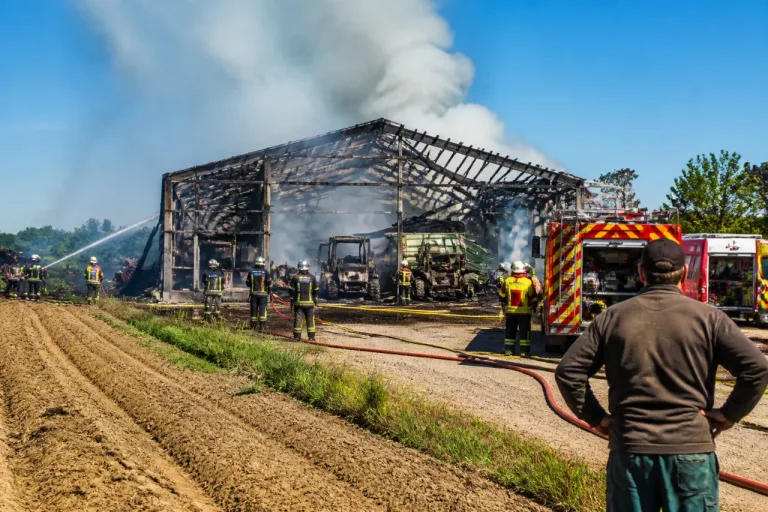 Un hangar agricole détruit par un incendie à Saint‑Aignan, les secours mobilisés