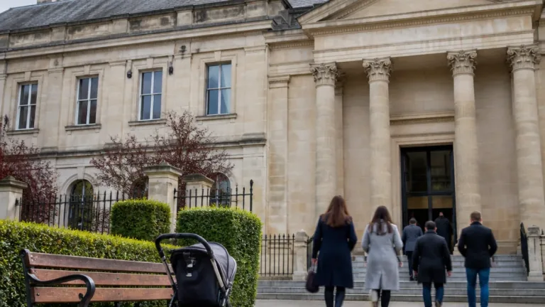 Un homme de 64 ans condamné à Beauvais pour des attouchements sur ses petits‑enfants