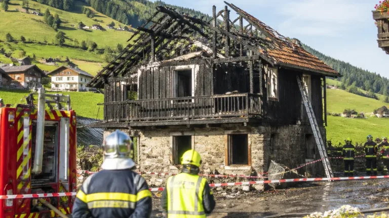 Un incendie dû à la foudre ravage le Chalet de la Croix, restaurant remis à neuf par Marc-Emmanuel Dufour