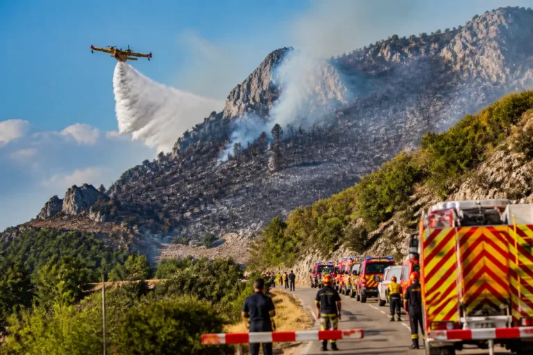Un incendie près de Trévillach ravage près de 1 000 ha, plus de 580 pompiers engagés