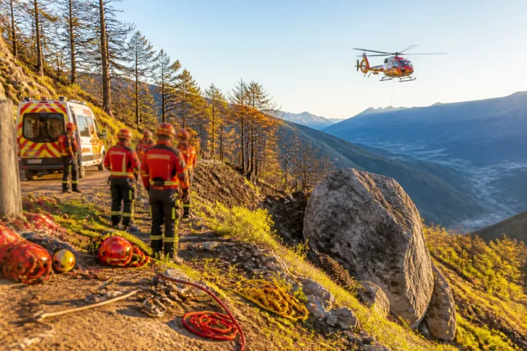 Un jeune pompier volontaire tué par un éboulement lors d’un feu en Savoie