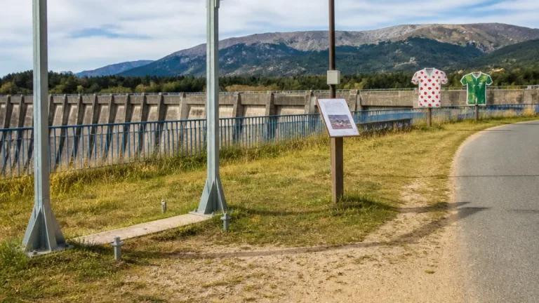 Un « maillot jaune » retiré au barrage de Matemale : appel à la restitution avant plainte