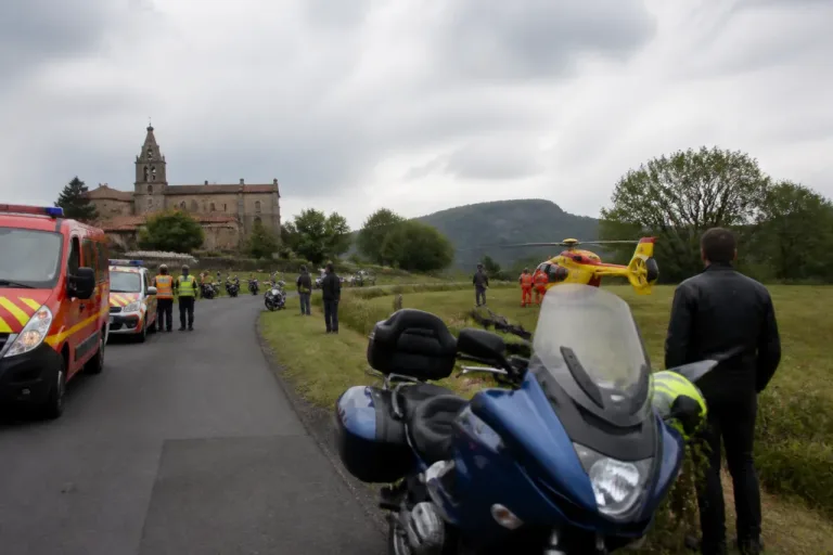 Un motard de l’Ain décède en Haute-Loire lors d’un rassemblement, l’événement interrompu