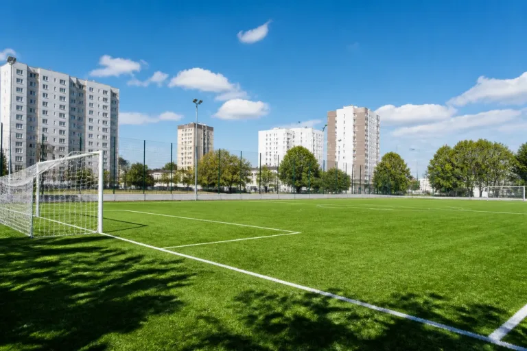 Un nouveau terrain de football inauguré au cœur du quartier du Puits La Marlière