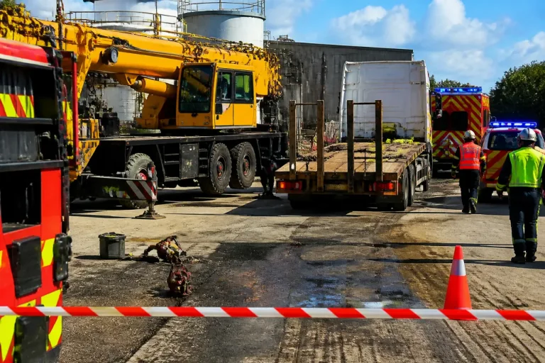 Un salarié de 52 ans décède écrasé entre une grue et un camion à Pîtres