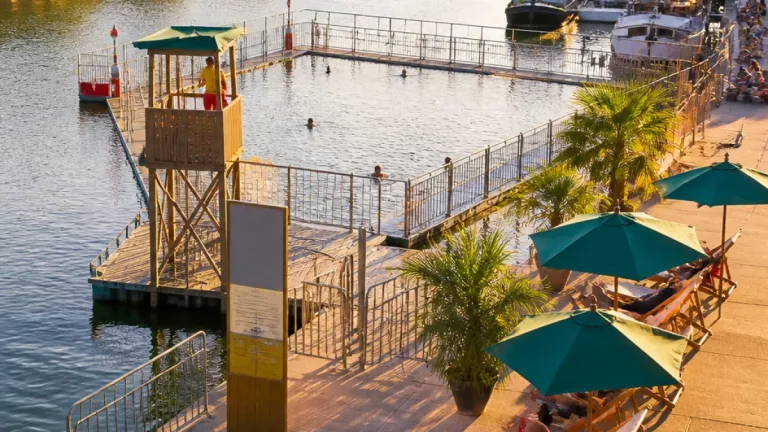 Un site de baignade gratuit ouvre durablement sur le canal de l'Ourcq à Pantin