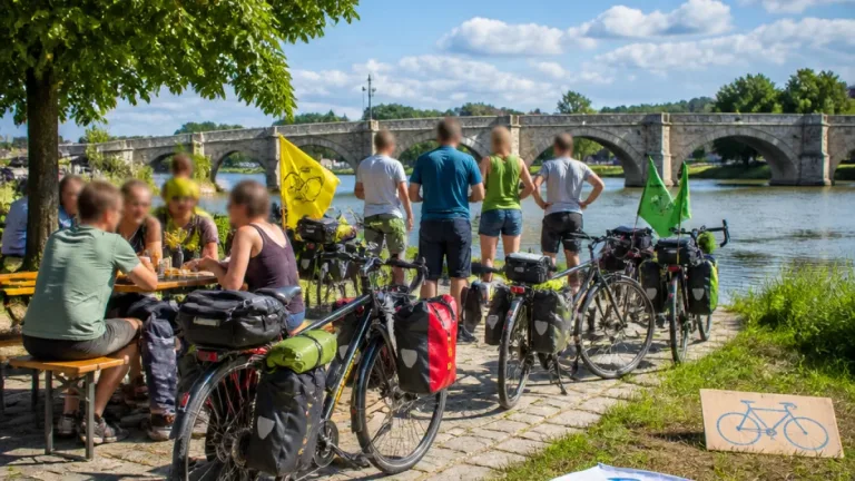 Une dizaine de cyclistes de la « COP Bike Ride » ont traversé le Loiret pour porter le message climat