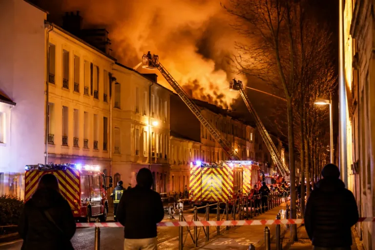 Valence : un important incendie rue Faventines mobilise les secours en centre-ville