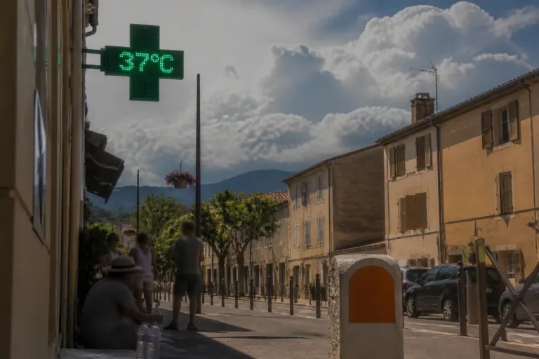 Var maintenu en vigilance orange canicule: fortes chaleurs, orages locaux et conseils utiles