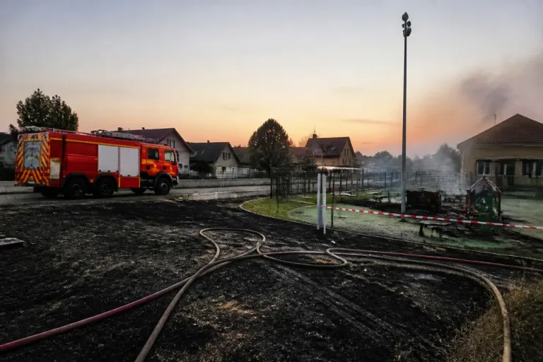 Vaudreching : deux feux successifs maîtrisés, la piste volontaire examinée
