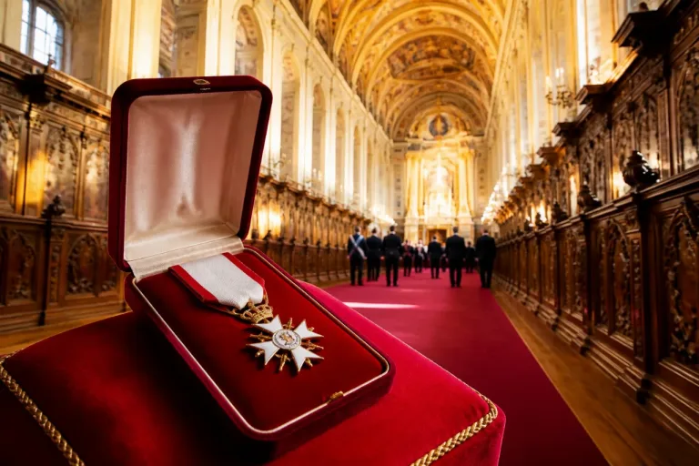 Versailles : au château, Jean‑Luc Moudenc décoré par l’Ordre de Malte pour son action sociale