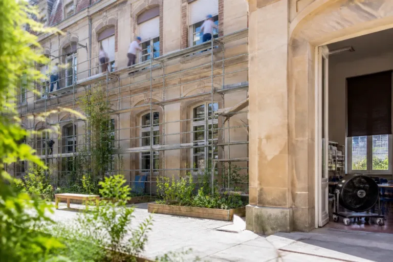 Versailles débloque 4 millions d'euros pour protéger écoles et crèches des fortes chaleurs