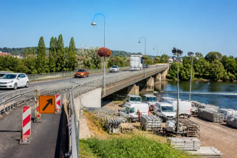 Vesoul : le pont Peugeot reste praticable en journée, mais une déviation nocturne est en place