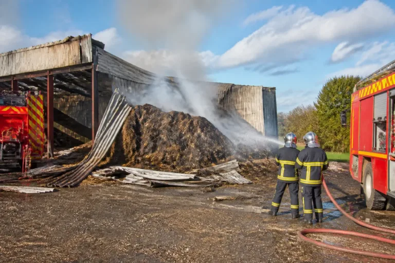 Villers-Robert: un incendie détruit jusqu’à 400 m3 de fourrage, hangar irrécupérable