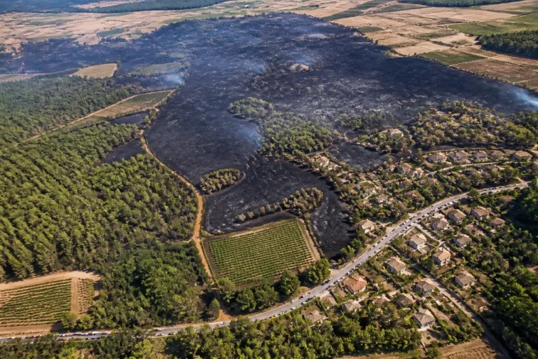 Vue depuis l'ISS : l'incendie de Pouzols-Minervois met à nu près de 950 ha calcinés