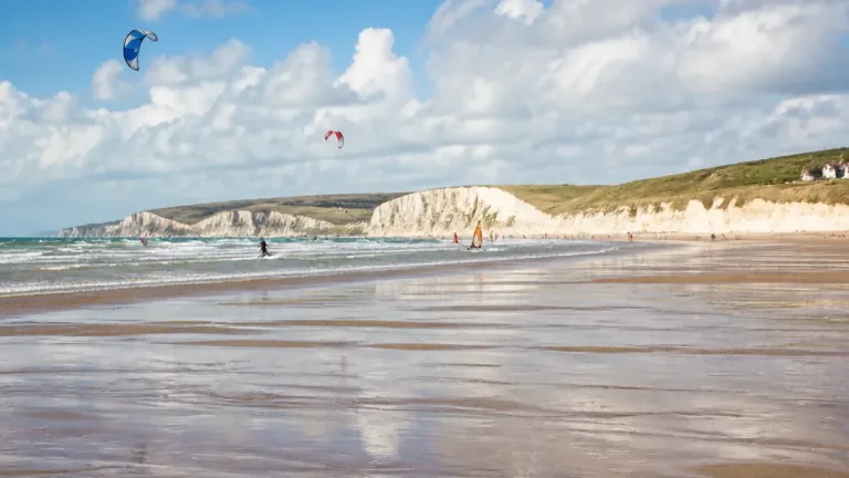 Wissant distinguée par Lonely Planet : la baie du Pas‑de‑Calais à l'honneur