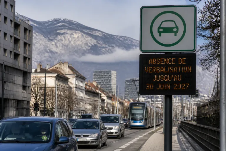 ZFE de Grenoble: pas d’amendes avant mi‑2027, la Métropole prolonge la «pédagogie»